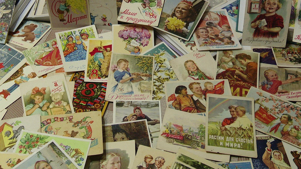 В коллекции Дины больше 3 000 открыток  