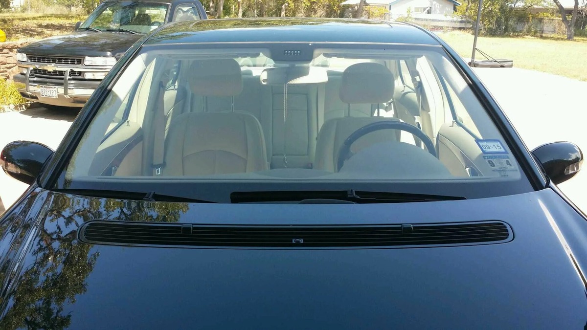 Фото заимствовано - http://www.autoglassquotez.com/make/mercedes-benz/e320-4-door-sedan