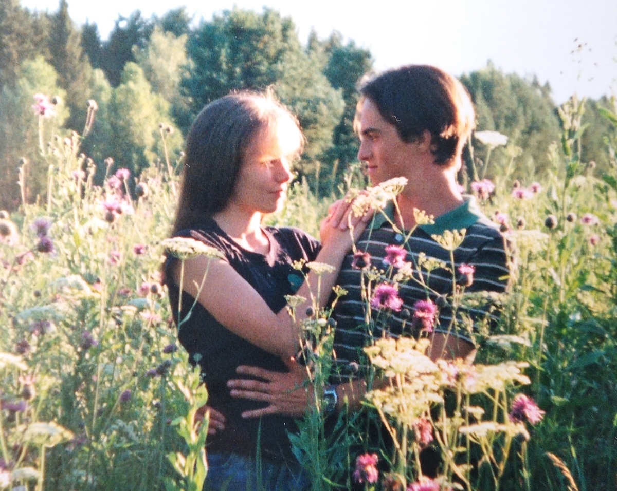 1995 год, нам 18 лет (мы одноклассники)