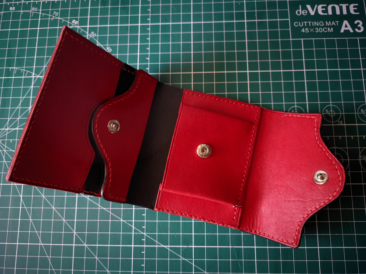 С открытой монетницей