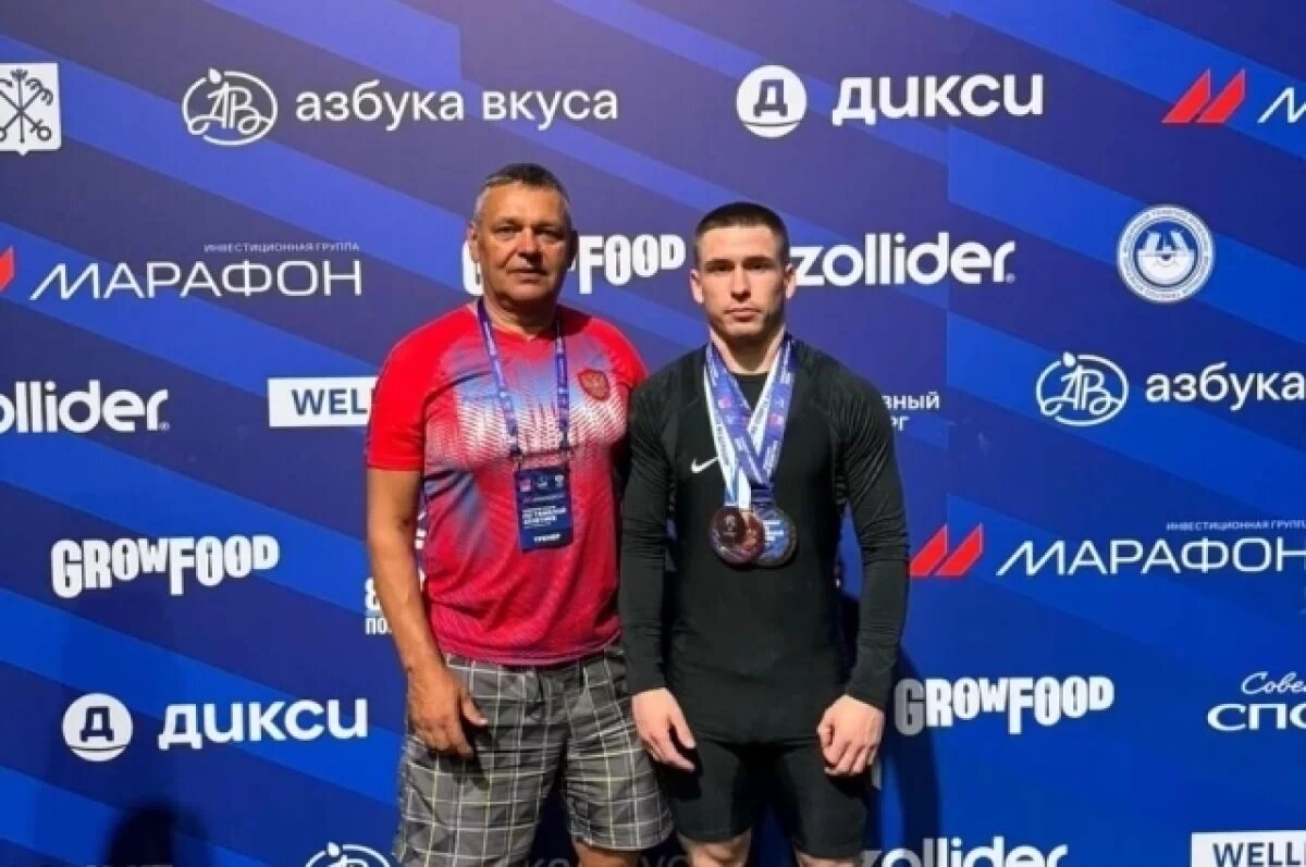    Брянский тяжелоатлет Иван Усов завоевал серебро чемпионата России