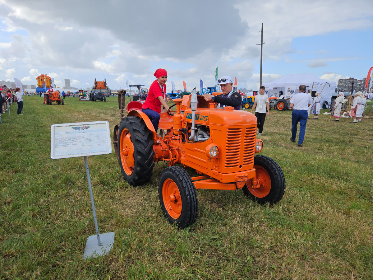 Трактор Fiat 25R на XII Открытом чемпионате России по пахоте. 09.08.2025 г. Фото автора.