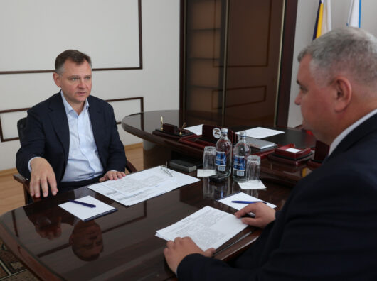    Юрий Слюсарь на встрече с Сергеем Комаровым // фото: пресс-служба Правительства Ростовской области