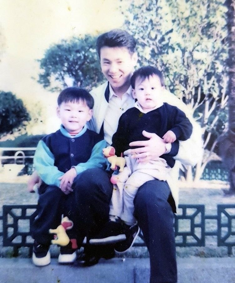 Чонгук с папой и братом