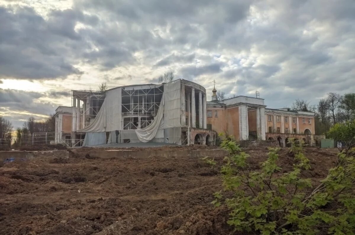    Обрушение речного вокзала жители Твери восприняли с особой болью.