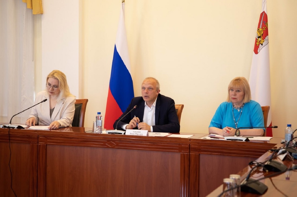   План исполнения "народной программы" обсудили сегодня на совещании в региональном Заксобрании при участии замгубернатора Светланы Пономаревой и депутатов