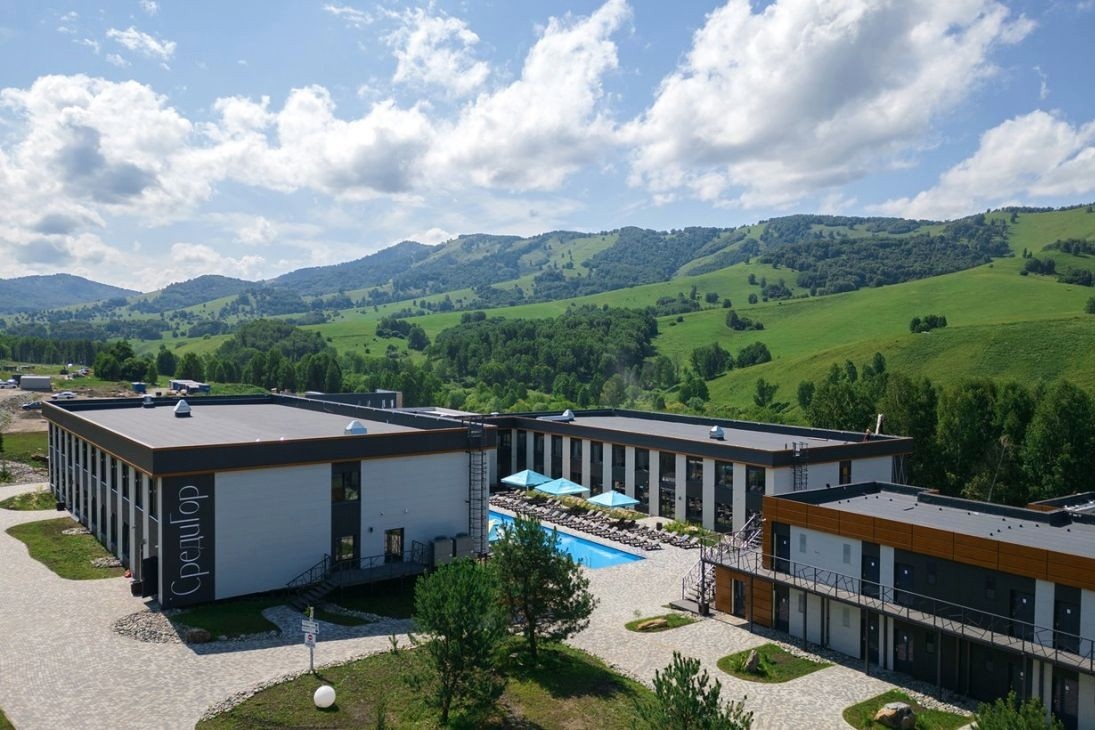 Новый, стильный отель "СредиГор"