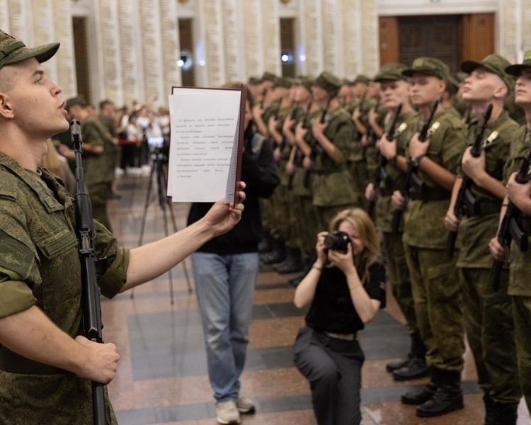     Новобранцы из Курской области приняли присягу в Музее Победы