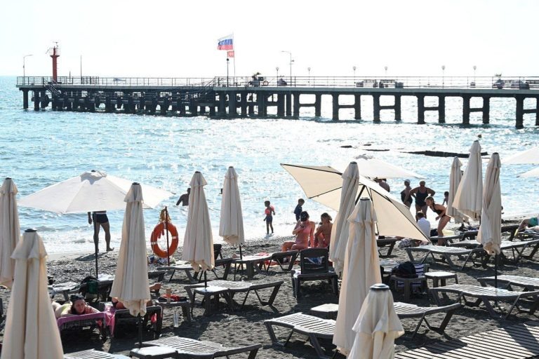 В Сочи контролируют безопасность моря и купаний