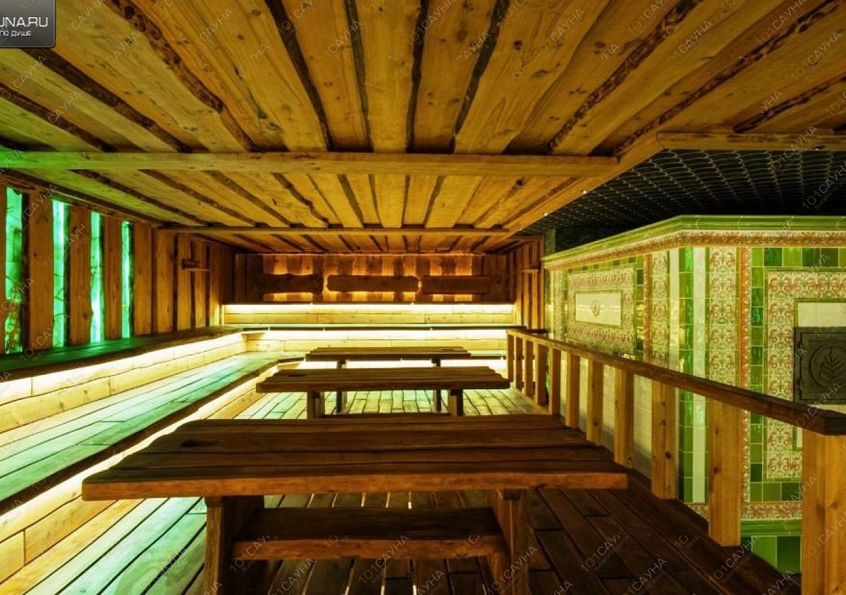 Русская парная банного комплекса "ТайгаПар". Премия "Самоя большая изразцовая печь в России" от "Рекорды России".