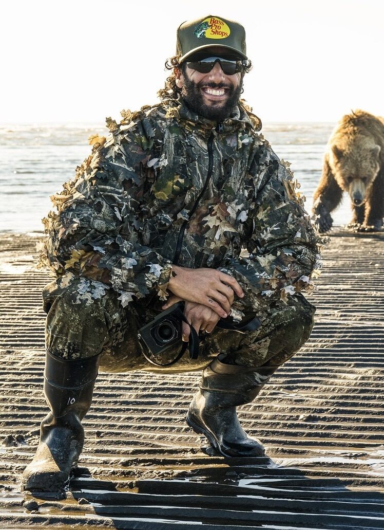 Даниэль Риккардо сфотографировался с медведем на Аляске