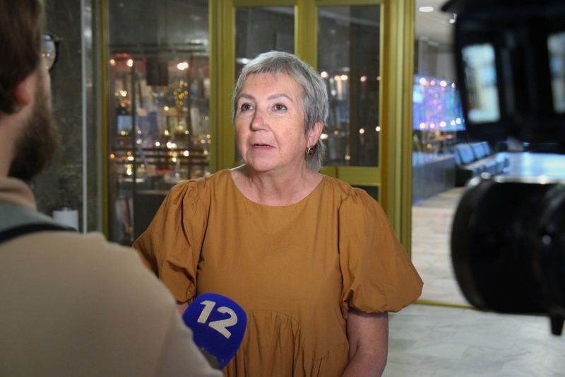    Премии Минпросвещения удостоены учитель химии из "АМТЭКа" Надежда Божко и учитель биологии из школы № 10