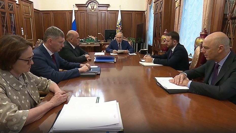    Трансляция совещания по экономическим вопросам. Автор фото: Пресс-служба Кремля.