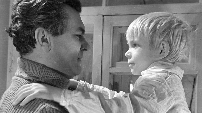     Сергей Бондарчук и Борис Бархатов в фильме «Серёжа» РИА Новости