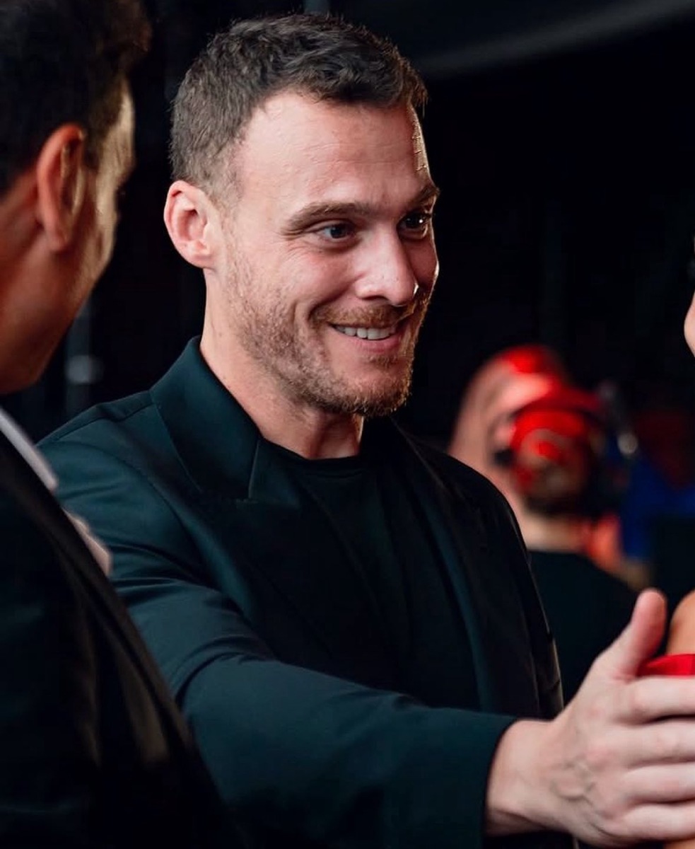 „Не важно, кто и что говорит о вас – принимайте все это с улыбкой и продолжайте делать свое дело.“ —  Мать Тереза. (Для недоброжелателей ☝️) 😉