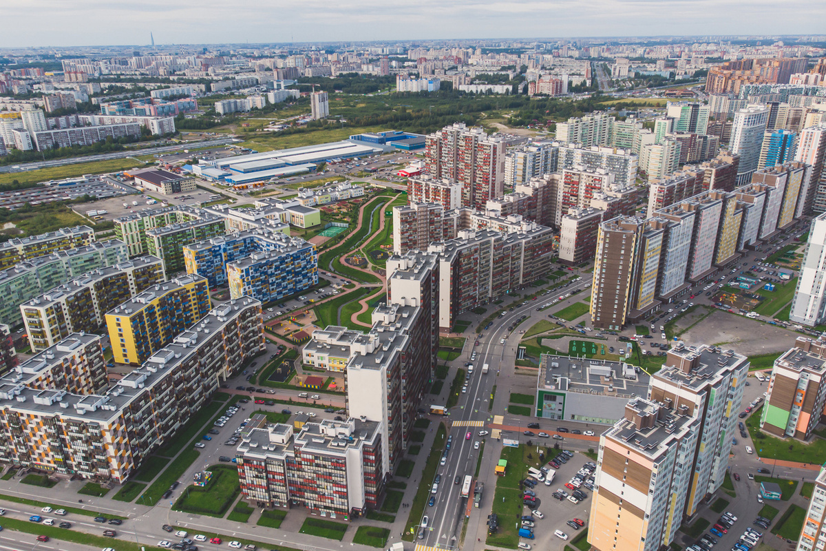 Вот так нагромажденно выглядит Кудрово с высоты. Фото: https://piczoom.ru 