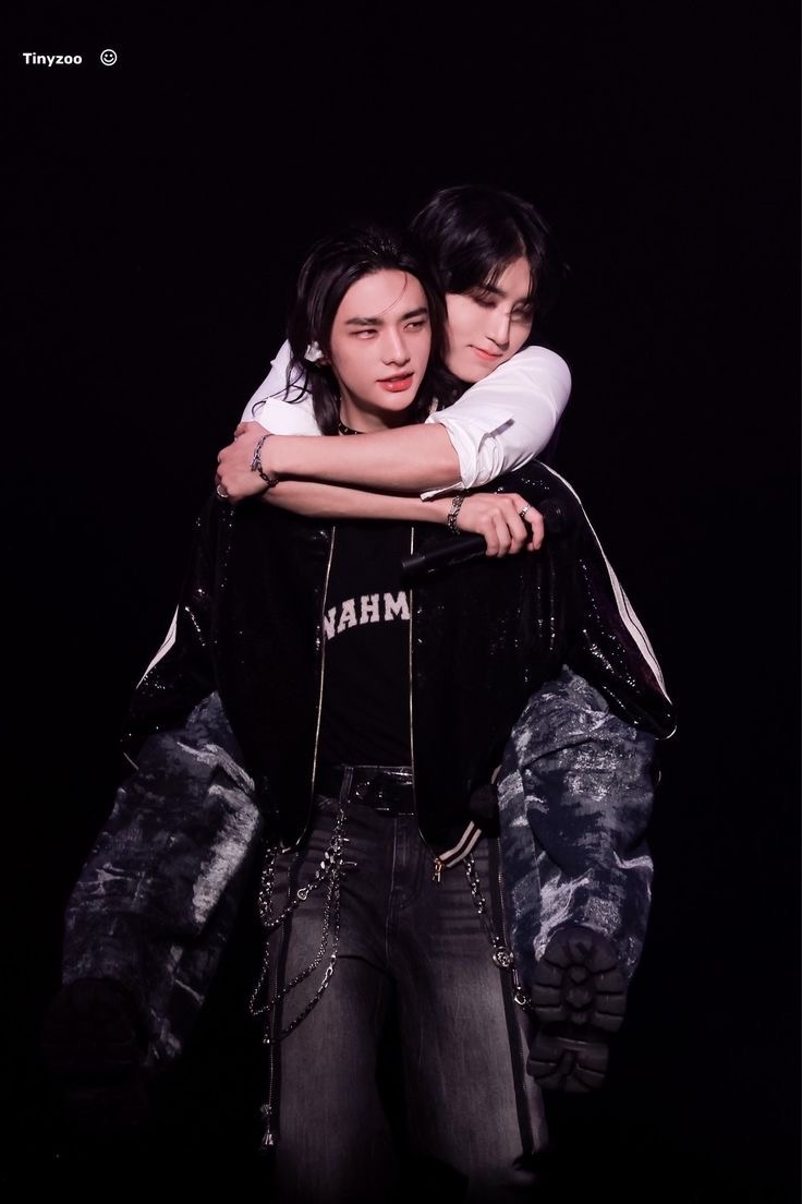 Хенджин всегда проявляет заботу о своих поклонниках и коллегах