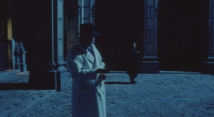 Кадр из фильма «Смерть и компас» (1992)