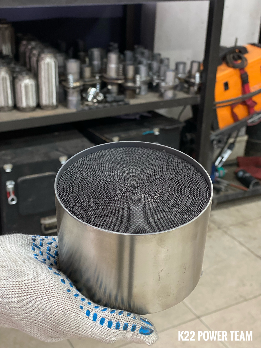 Подменный каталитический блок также создаст подходящий поток для выхлопных газов, не хуже чем пламегаситель.