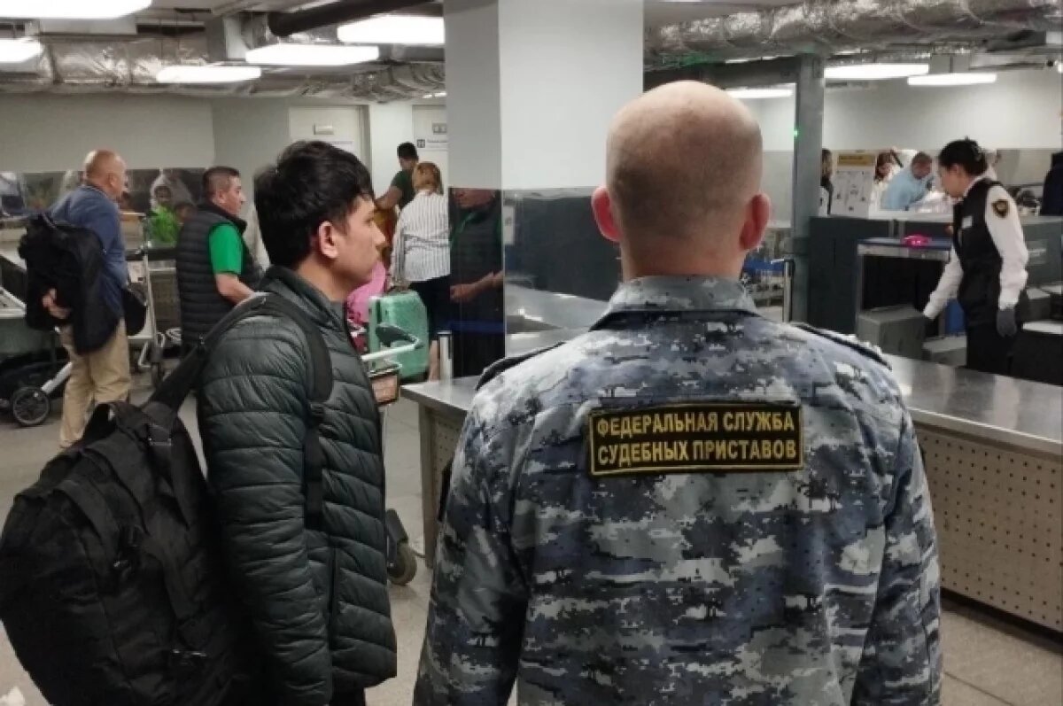    Ивановские судебные приставы депортировали из России двух нелегалов