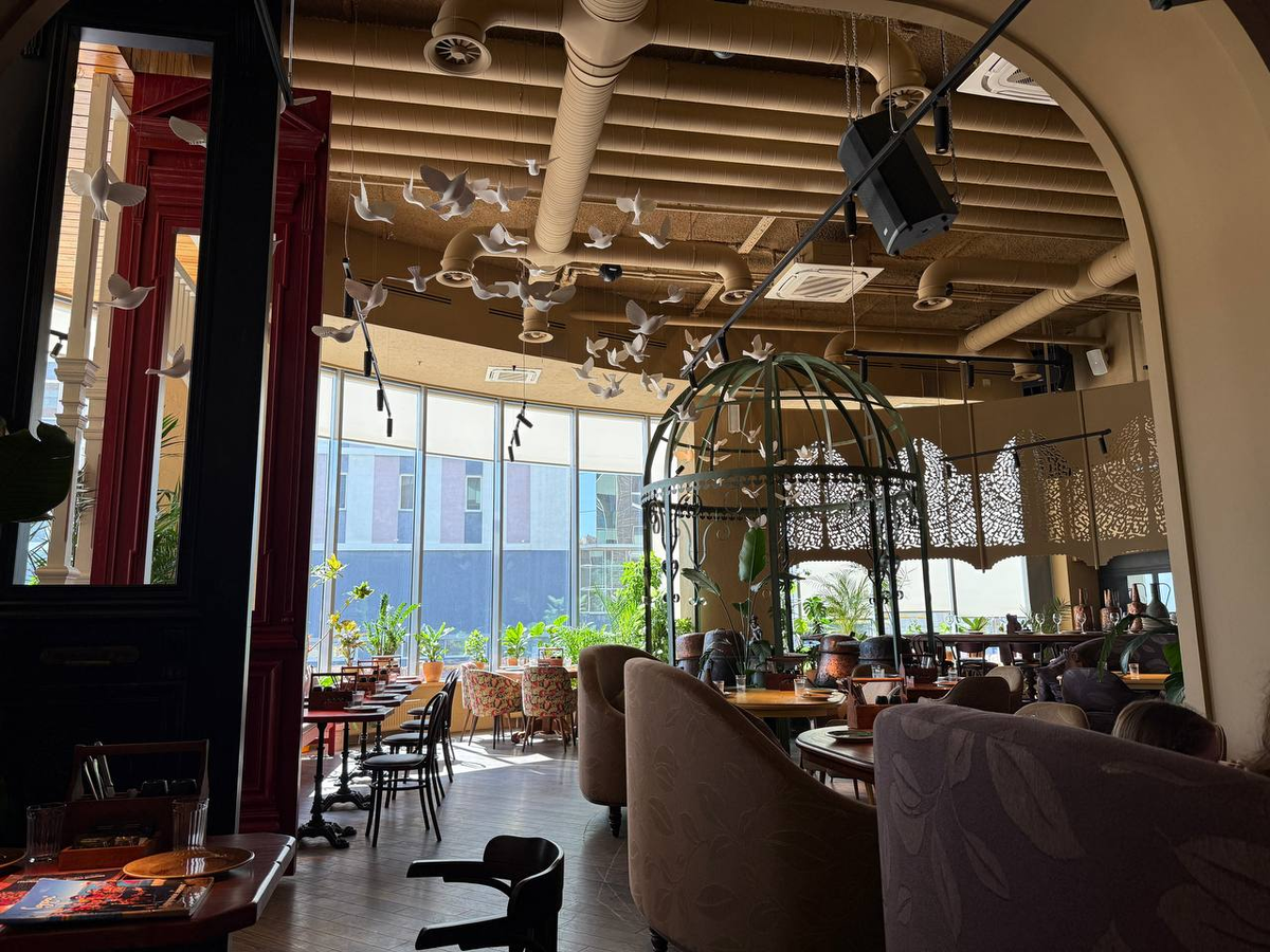 Зал. Смотрим от входа