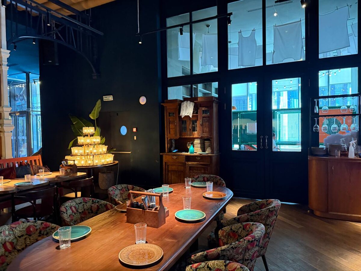 Стол ждёт своих гостей