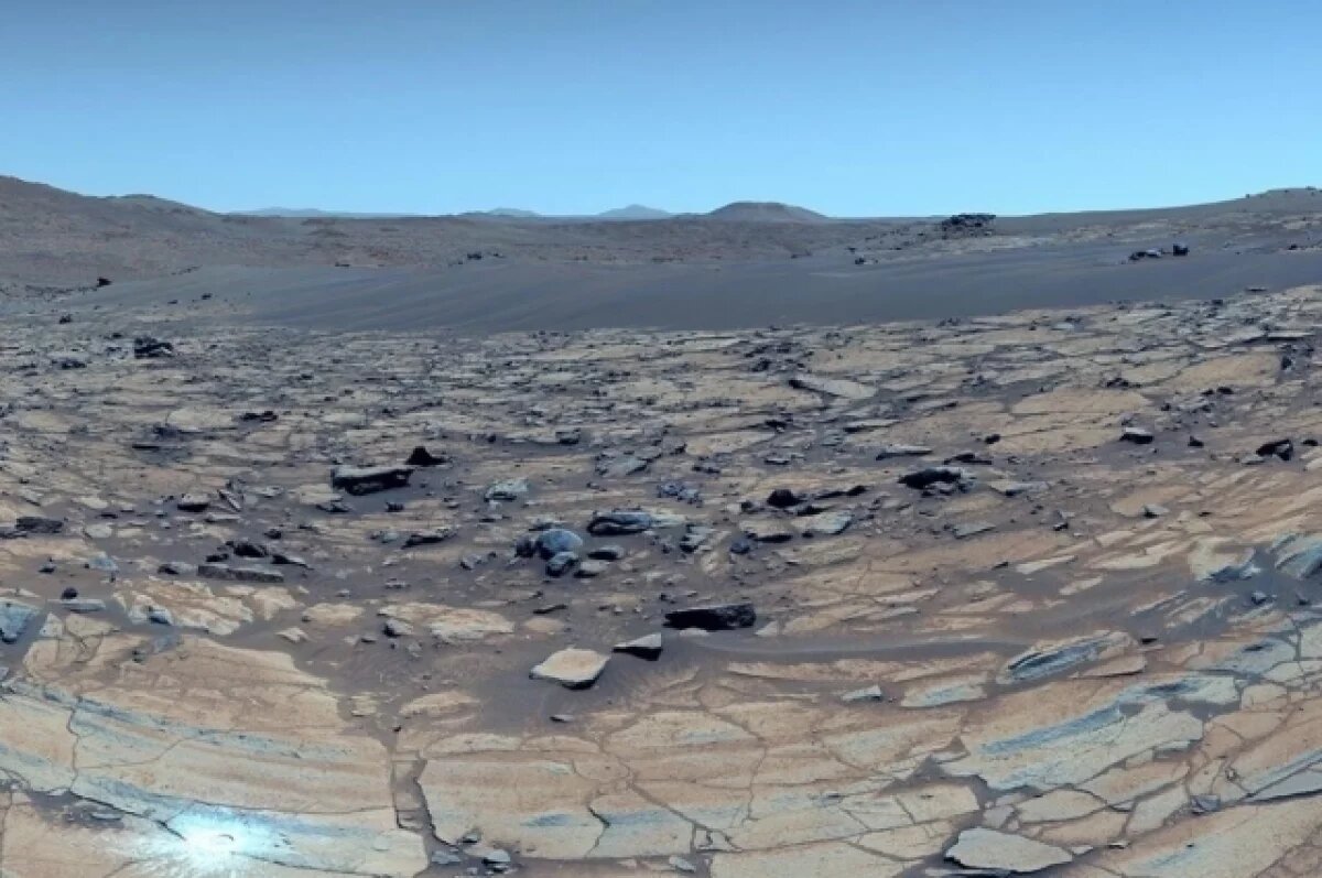    Ученые показали снимок идеально голубого неба над Марсом