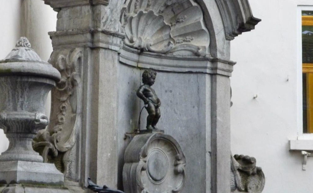 Писающий мальчик или Маннекен-Пис — одна из наиболее известных достопримечательностей Брюсселя