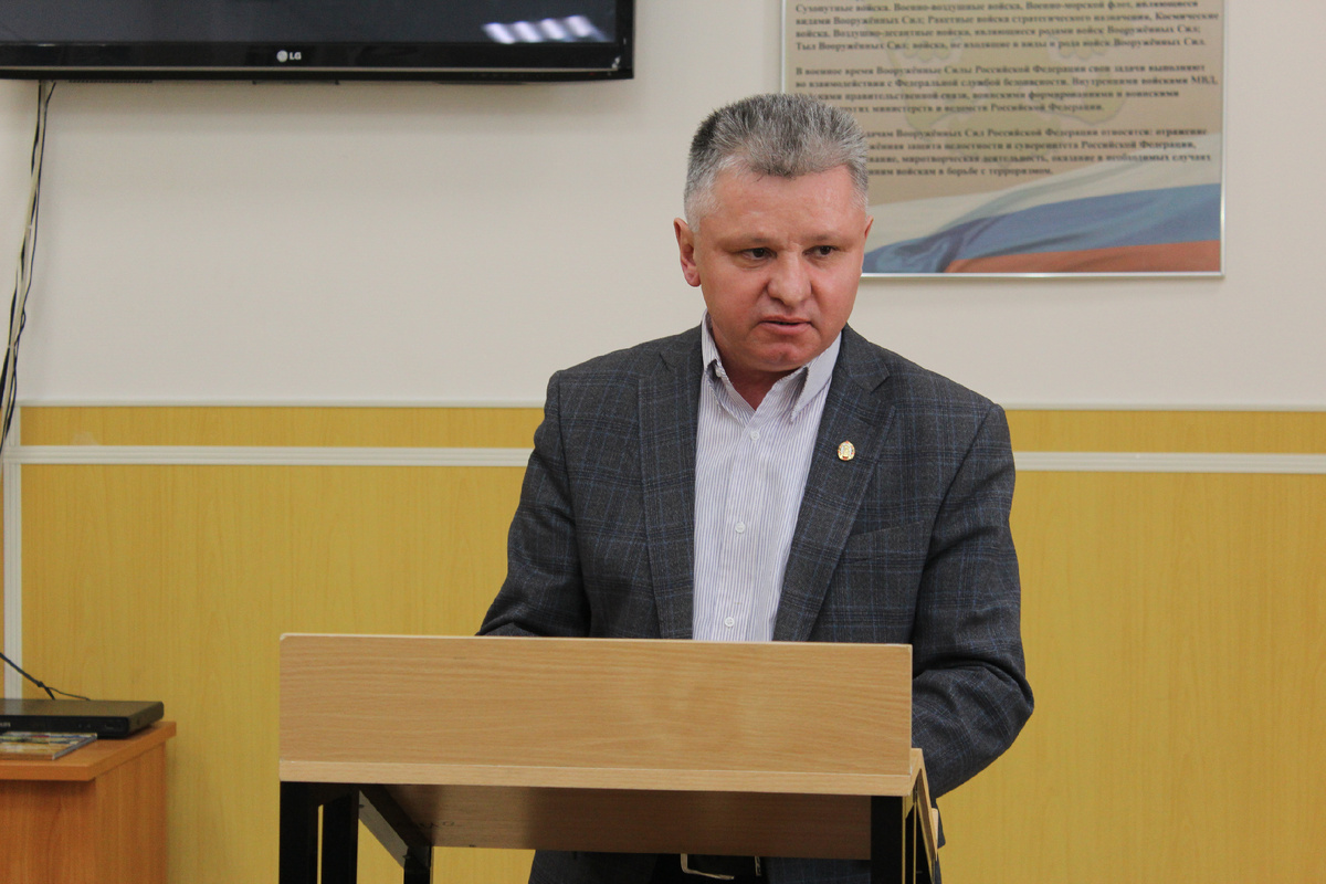 Выступаю перед призывниками...