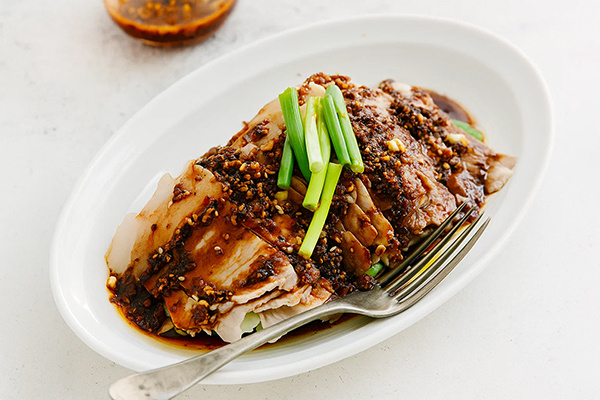 Свинина по-сычуаньски в чесночном соусе — холодная закуска с горячим характером