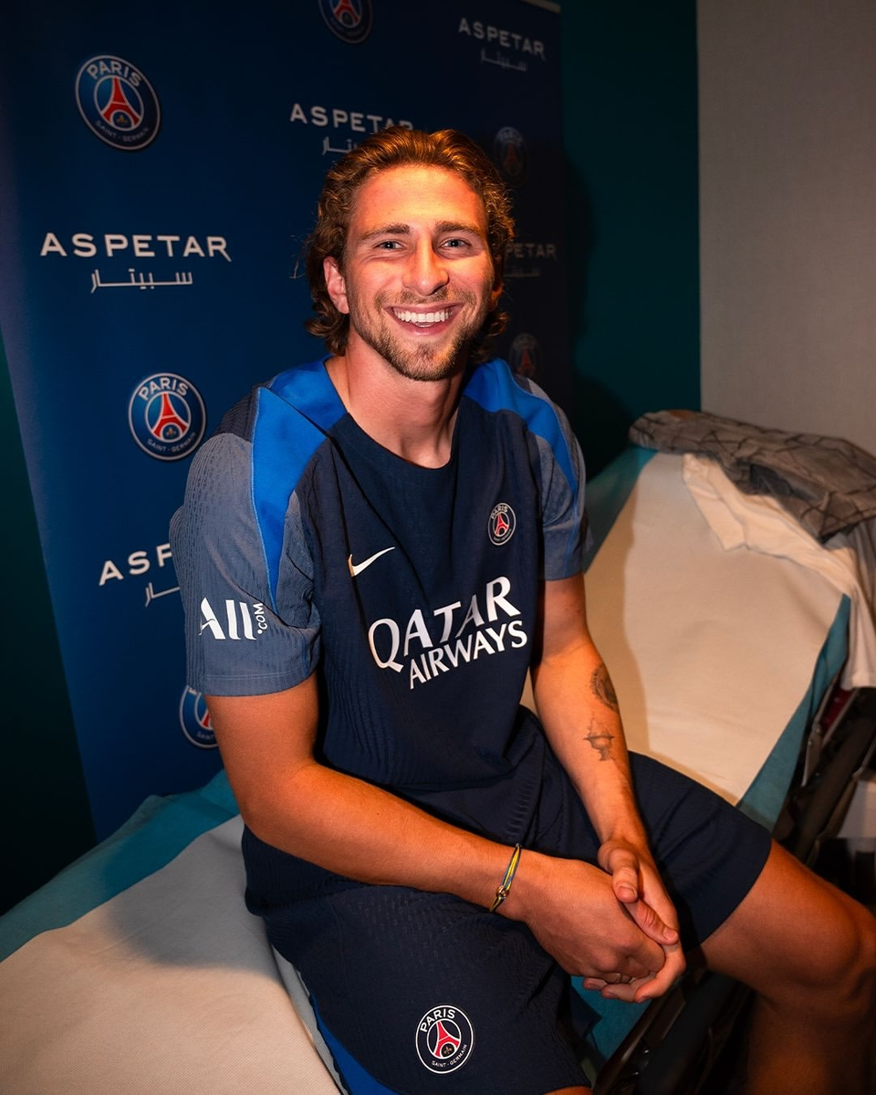 Илья Забарный в форме ПСЖ