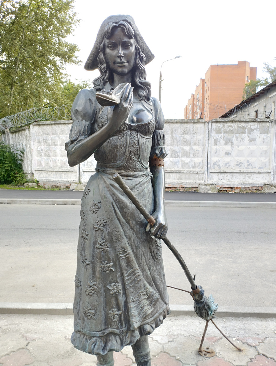 Скульптура "Золушка" в Долгопрудном (ФОТО АВТОРА)