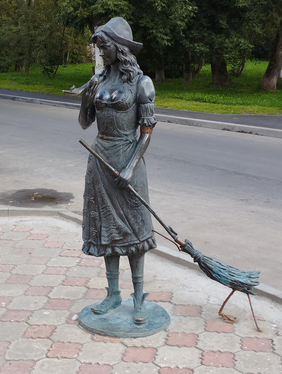 Скульптура "Золушка" в Долгопрудном (ФОТО АВТОРА)