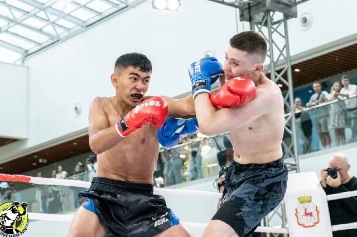    Азизбек Усенбаев (на фото слева).