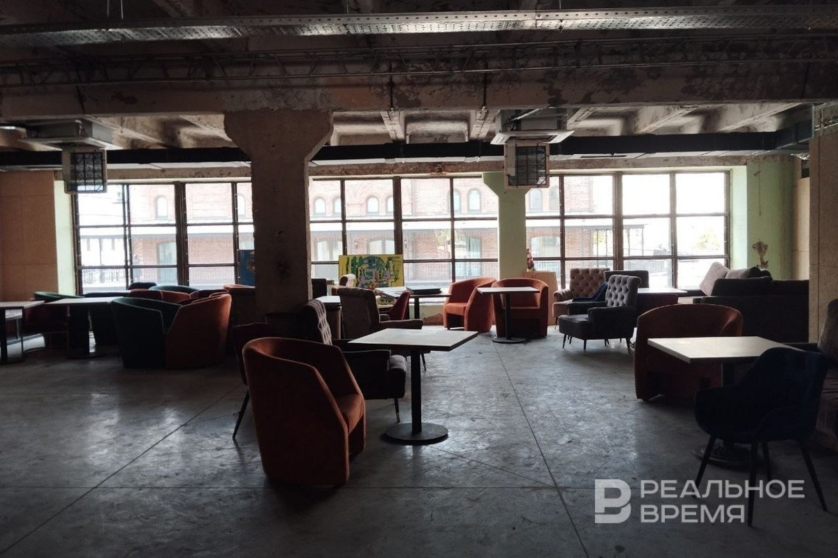    «Профсоюзники» в процессе ремонта. Радиф Кашапов / realnoevremya.ru