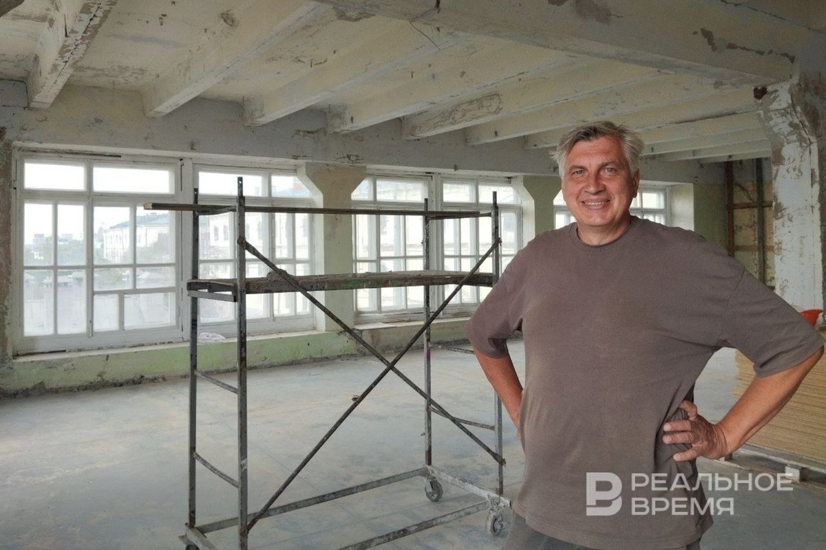    Андрей Питулов на четвертом этаже. Радиф Кашапов / realnoevremya.ru