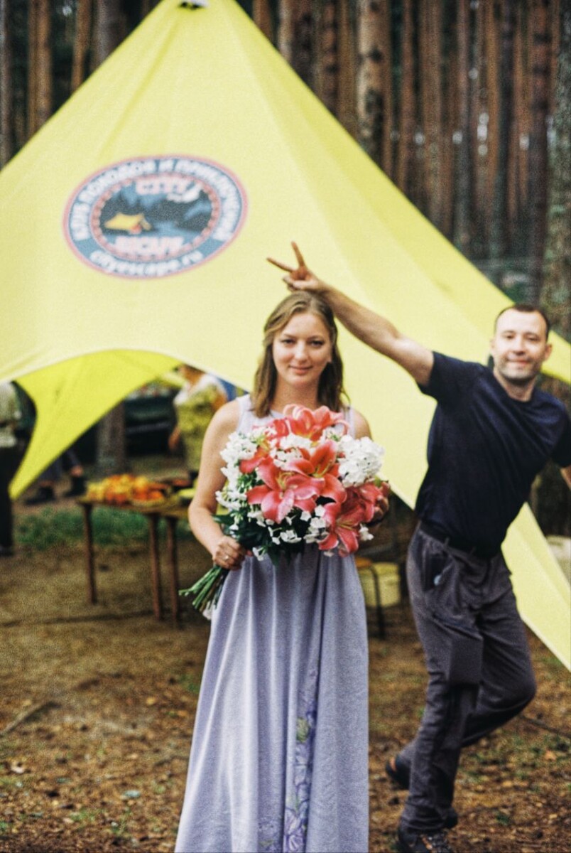 Наше свадебное фото с мужем на плёночную камеру)