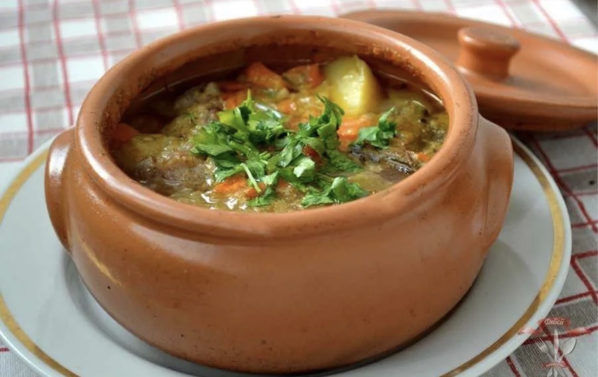 Жаркое в горшочке с мясом и картошкой🍖🥔  