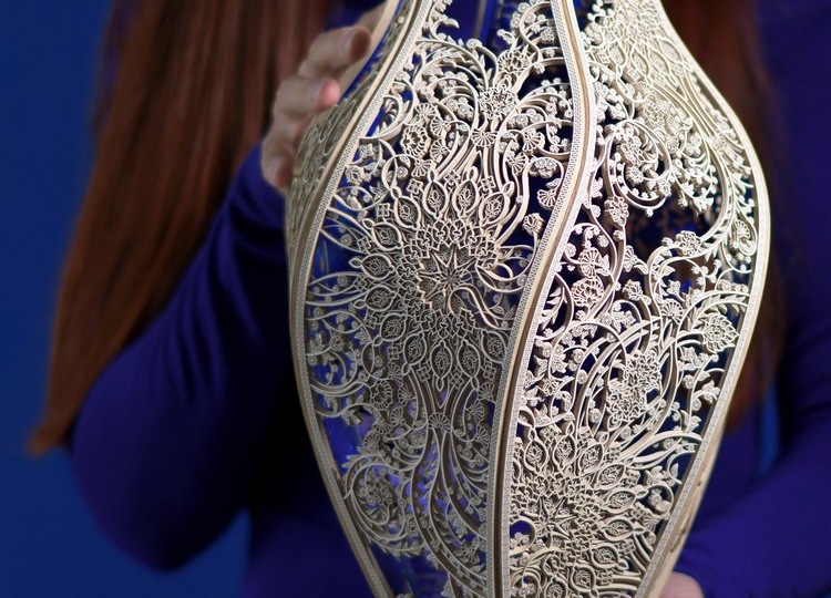 Хай-Тек Кружево: Джулия Иббини Превращает Бумагу в Искусство Будущего с Помощью Лазера и Алгоритмов!