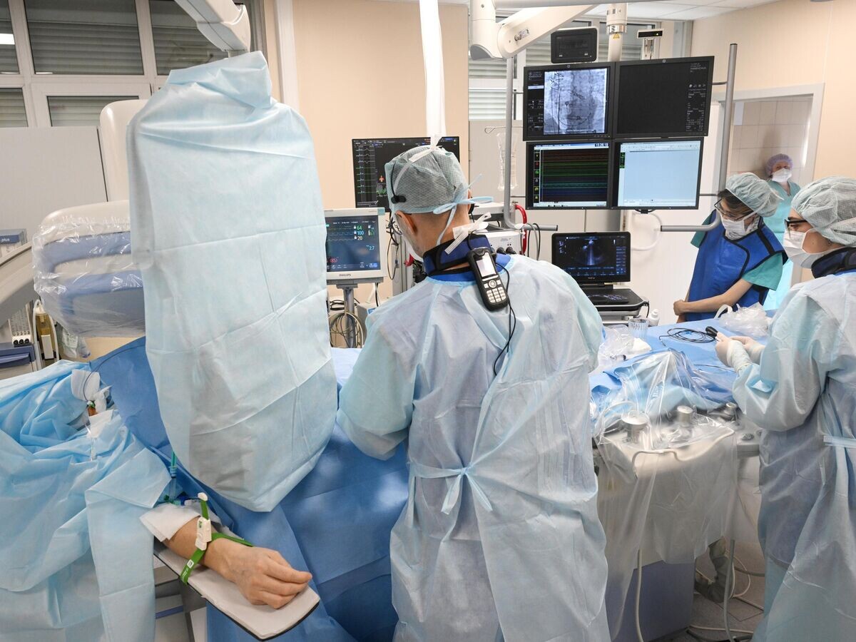    Операция в медицинском центре© РИА Новости / Александр Кряжев