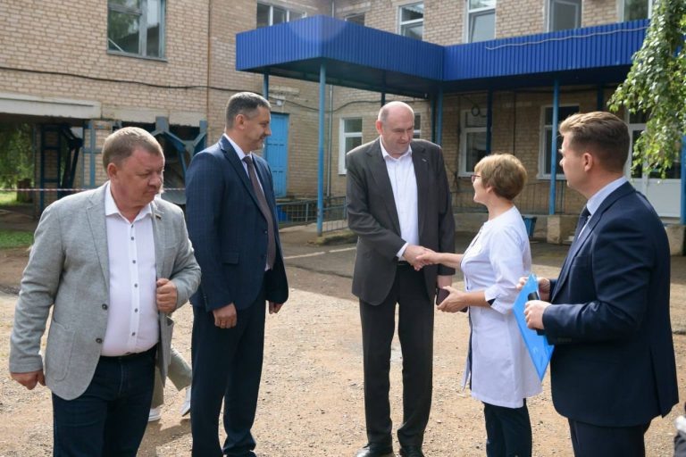    Солнцев проверил ремонты соцобъектов в Бузулукском и Грачёвском районах «О»