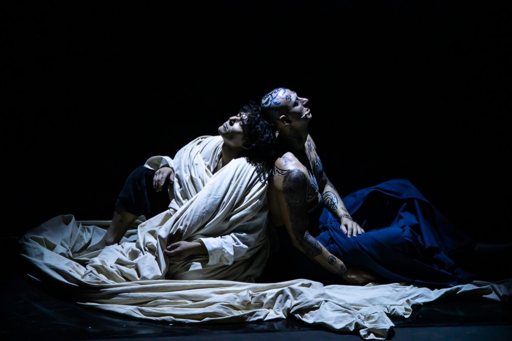 Спектакль "Алладин. Сын портного". Фото с сайта Красноярского ТЮЗа.