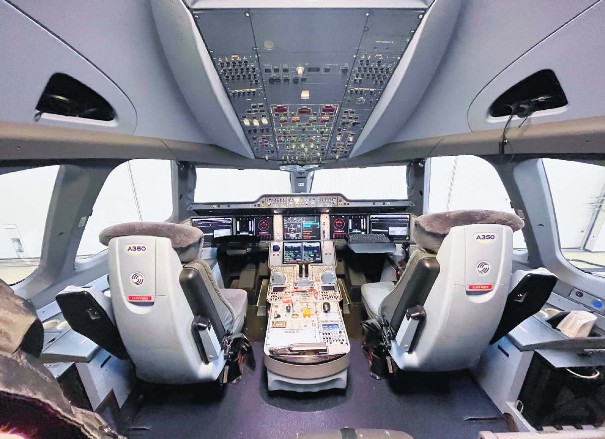 Кабина Airbus A350 | фото Закиров М.Г.