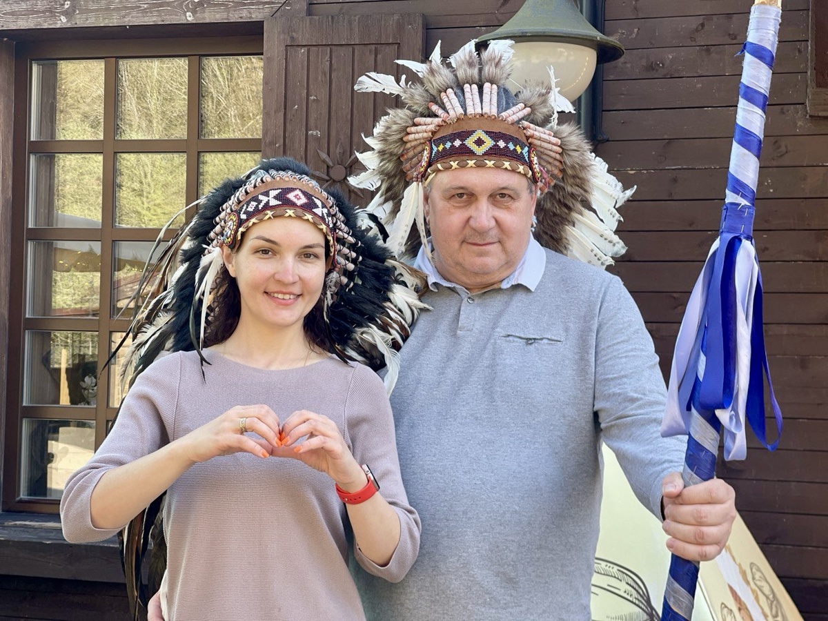 Анна и Роман Устениковы