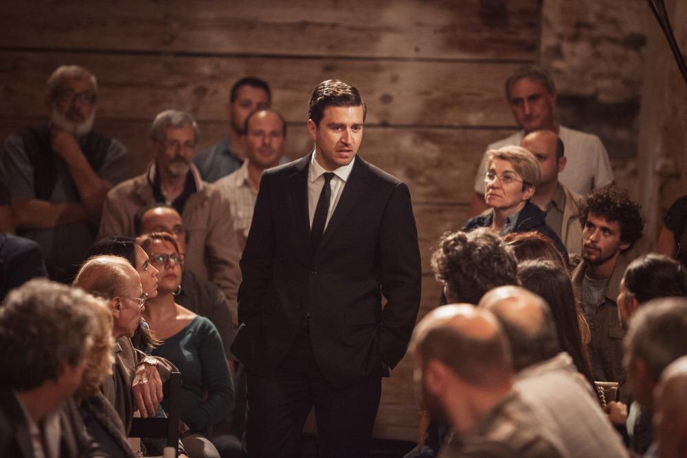 Кадр из фильма "Закону тут не место"