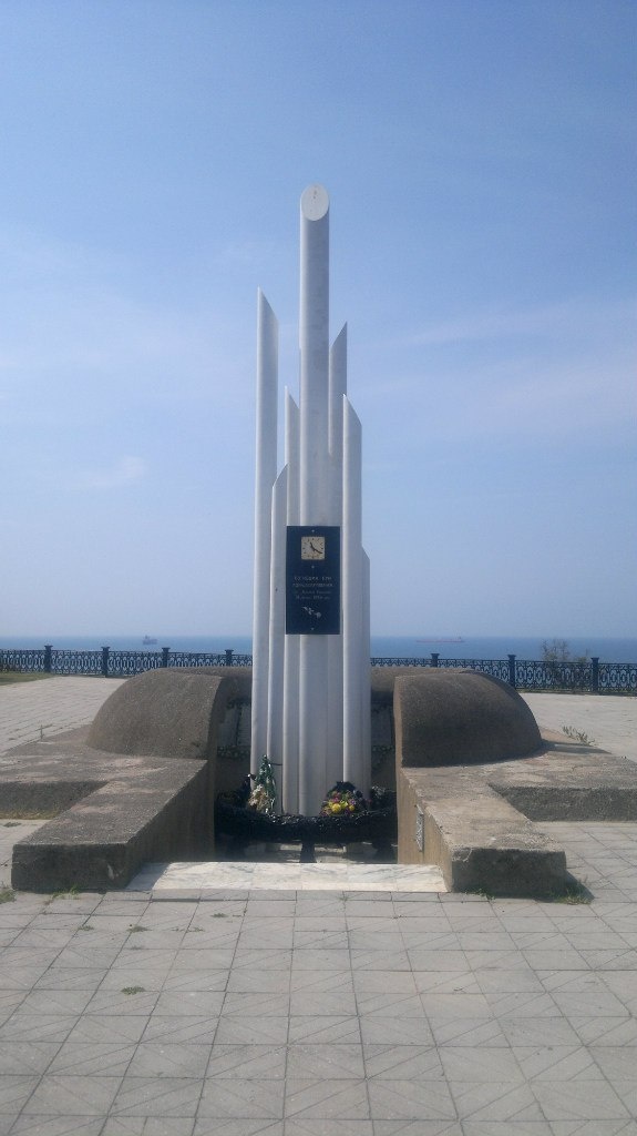 Памятник погибшим на мысе Дооб Фото мое 2015г.