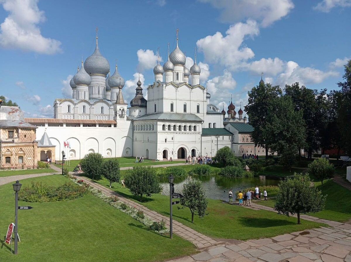    Аналога белым храмам Ростова Великого в Киеве нет и близко / Источник: © ИА Регнум