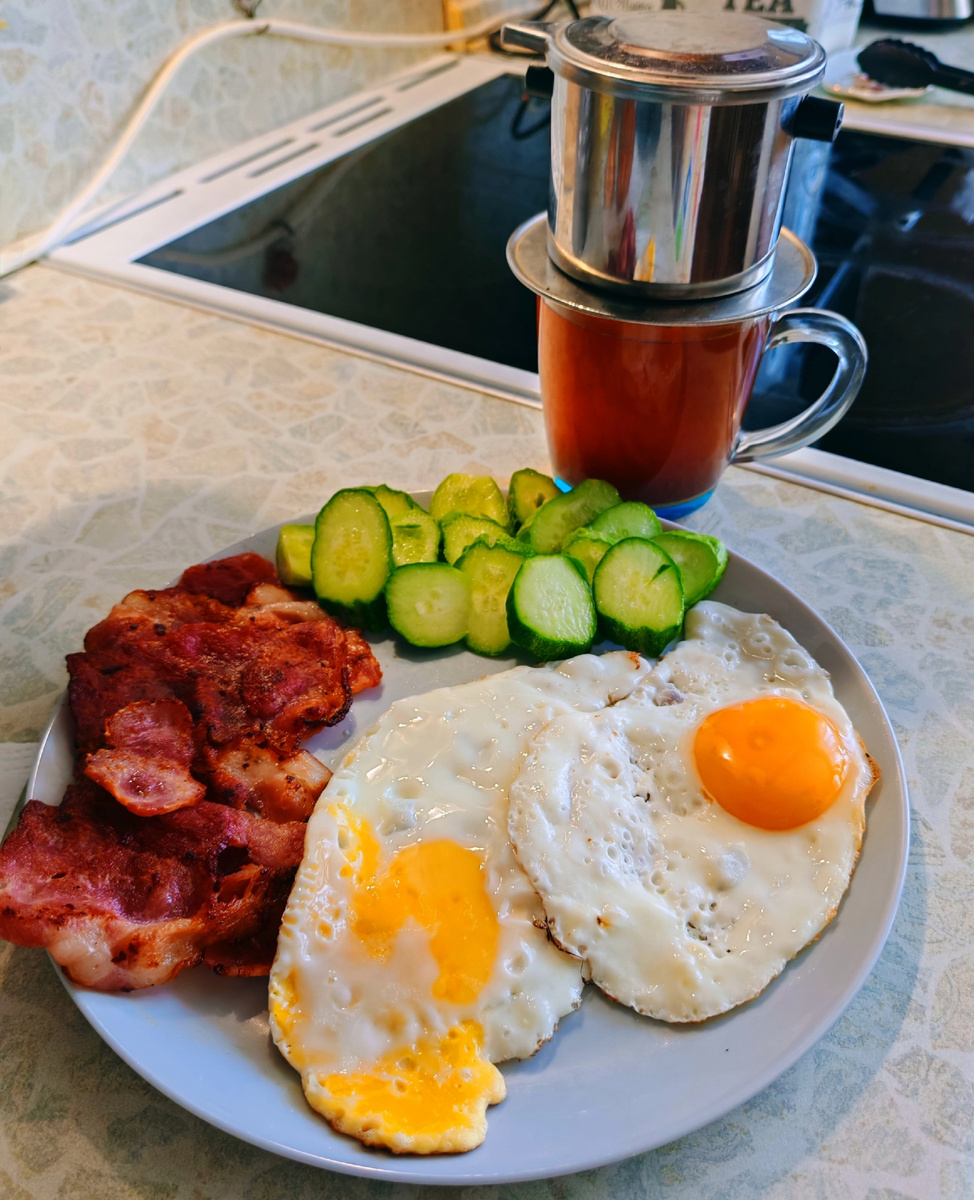 Листайте вправо: первое фото завтрак, второе фото обед