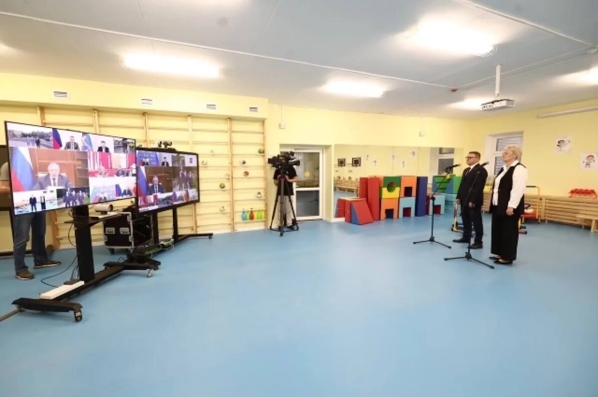    Президент открыл детский сад.