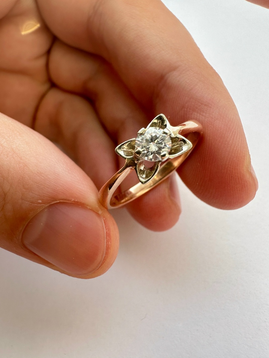 Золотое кольцо 583-й пробы с бриллиантом. Свердловск 1985 год. Источник фото: https://vk.com/roskosh_ussr